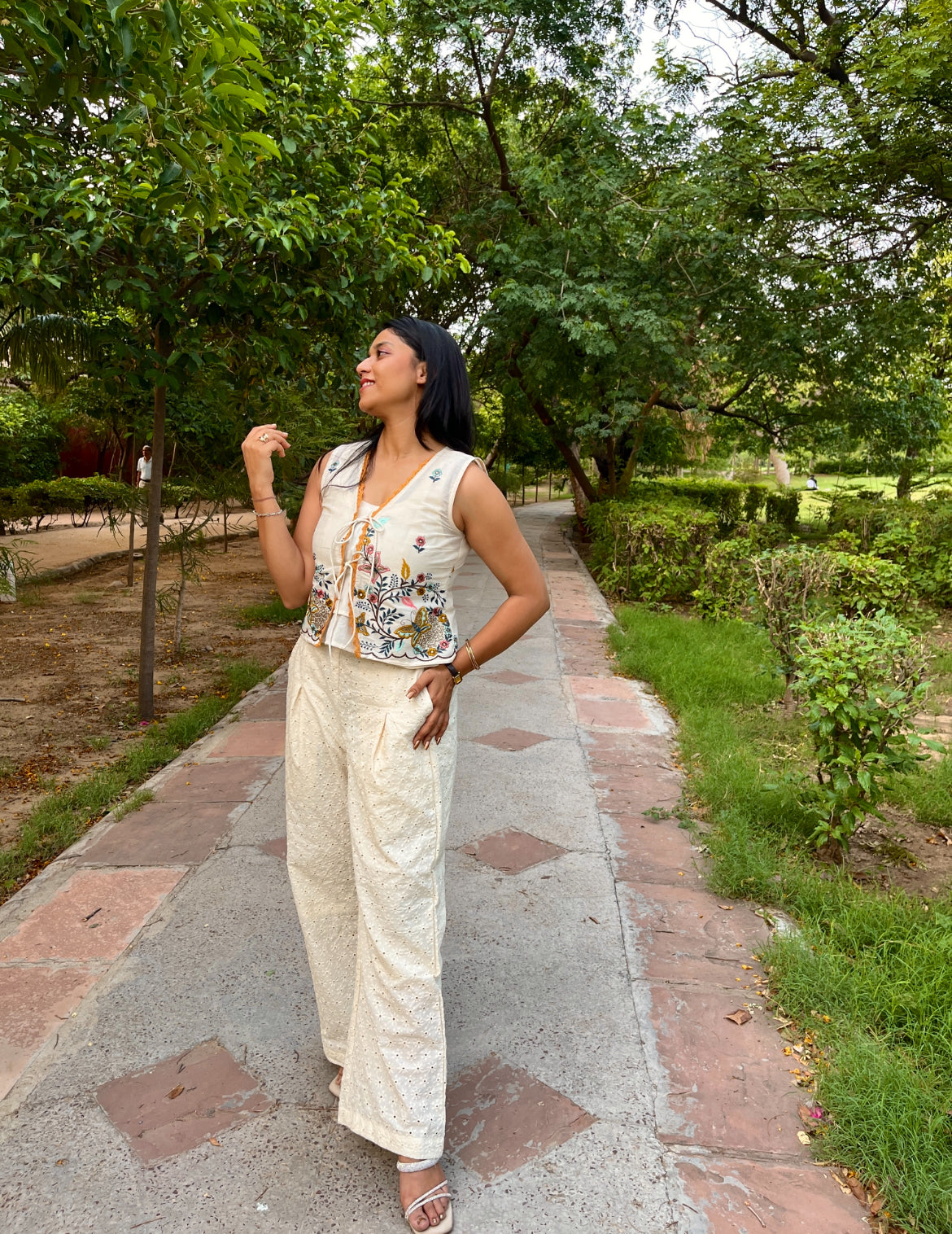 La Mariposa: The Garden Vest & Shifli Pants Set
